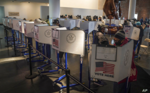 Voters cast their ballots at privacy booths during early voting at the Brooklyn Museum in New York, Oct. 27, 2020. (Image courtesy of voanews.com)